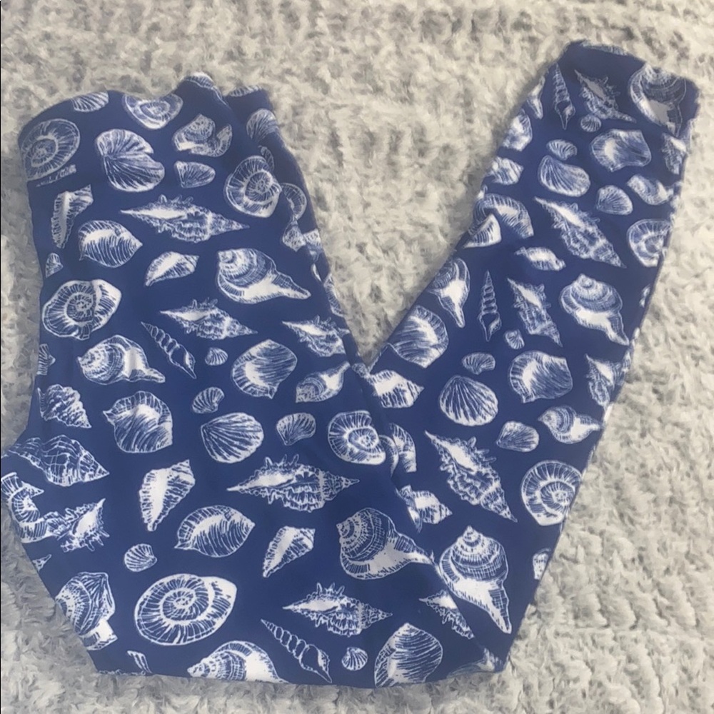 Blue Seashell Print Leggings